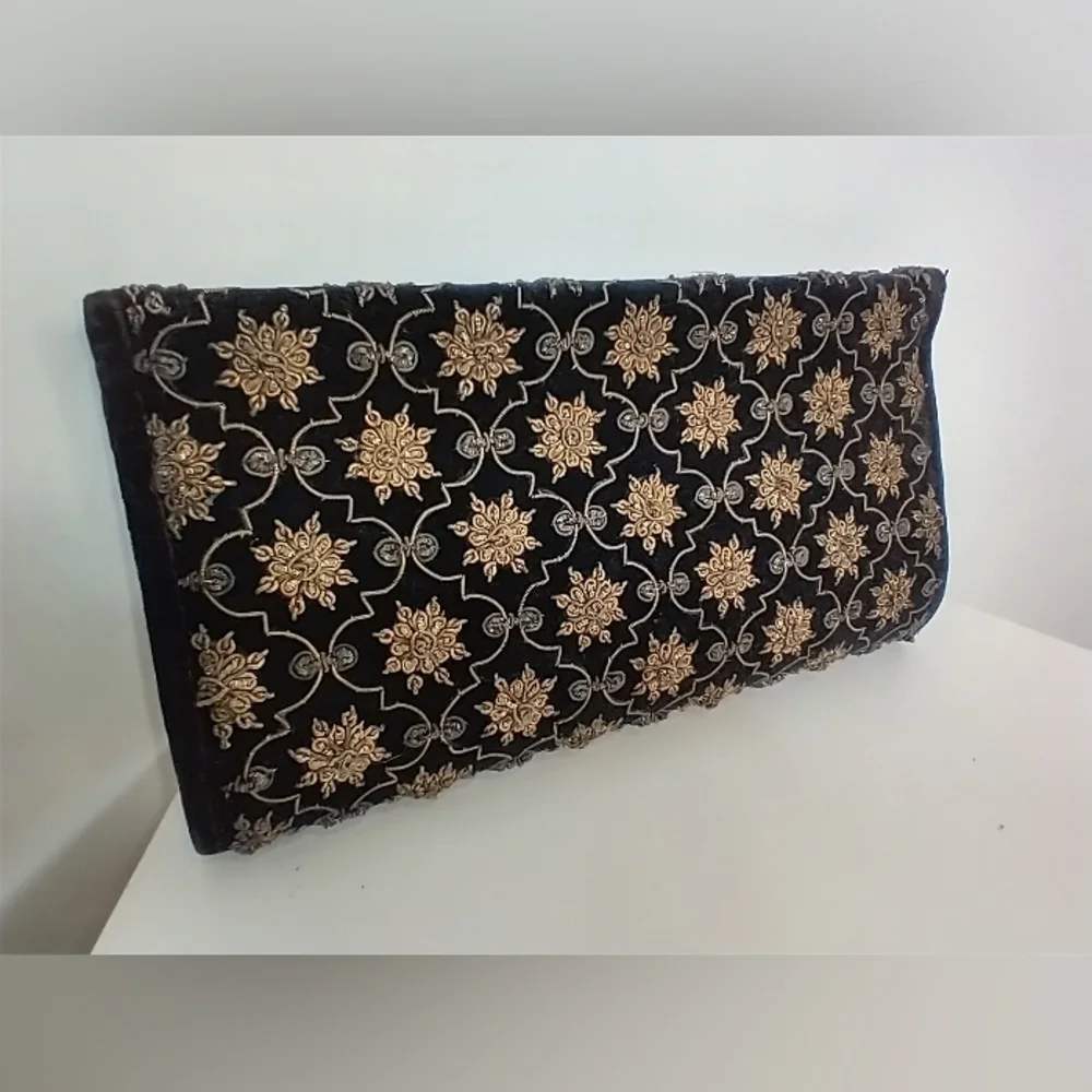 VINTAGE SNAP HINGE EVENING CLUTCH